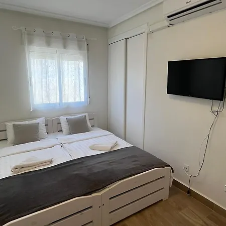Eb By Zanis Apartment