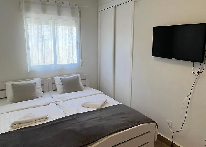 Eb By Zanis Apartment